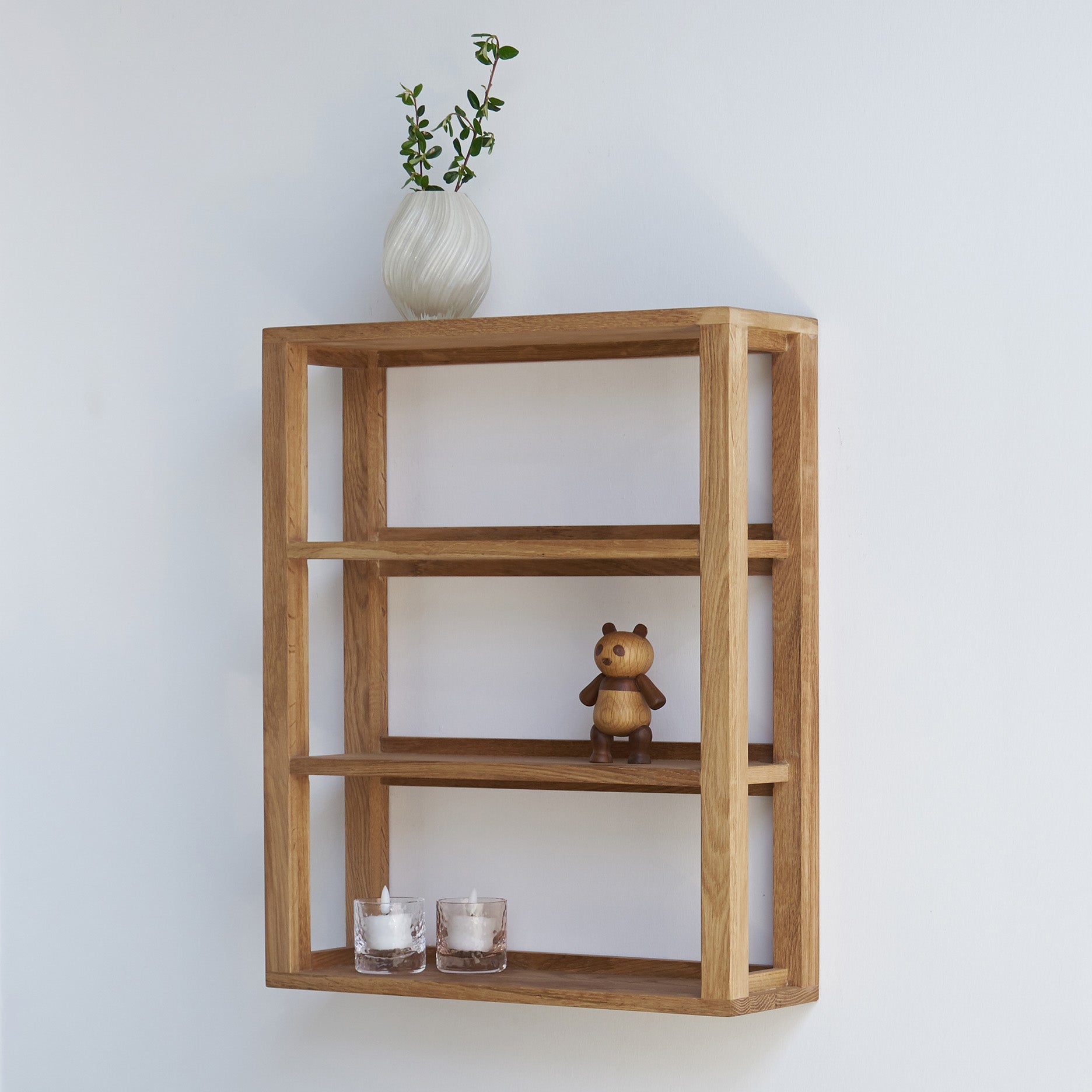 Akeru II væghylde 3H, FSC-certificeret egetræ